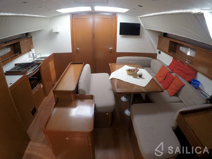 Oceanis 50 - Yacht Charter Sailica