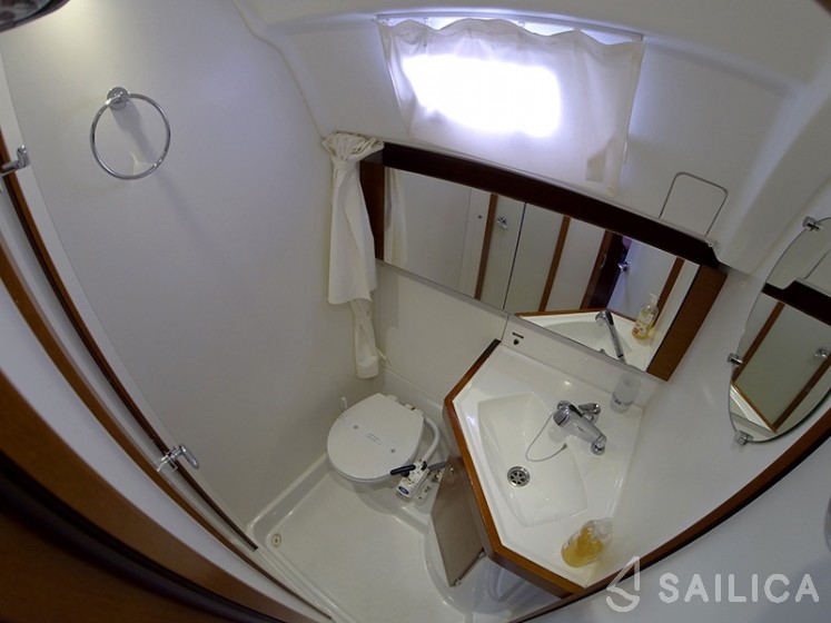 Oceanis 50 - Yacht Charter Sailica