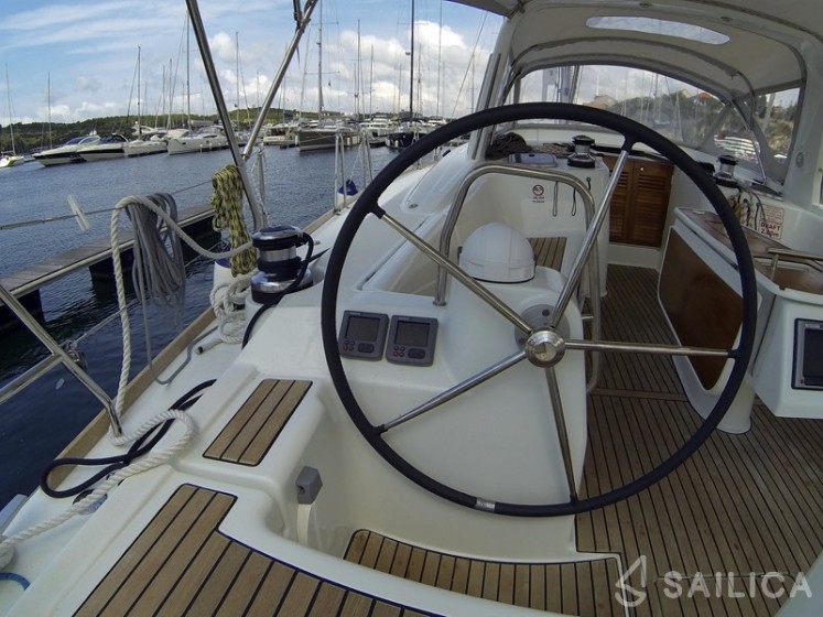 Oceanis 50 - Yacht Charter Sailica