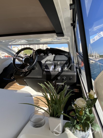 Cranchi M44 HT - Yacht Charter Sailica