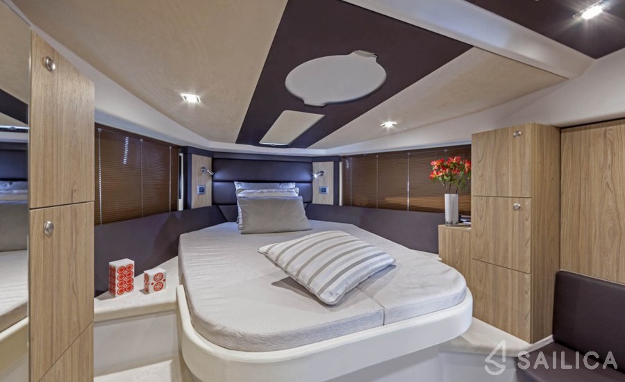 Cranchi M44 HT - Yacht Charter Sailica