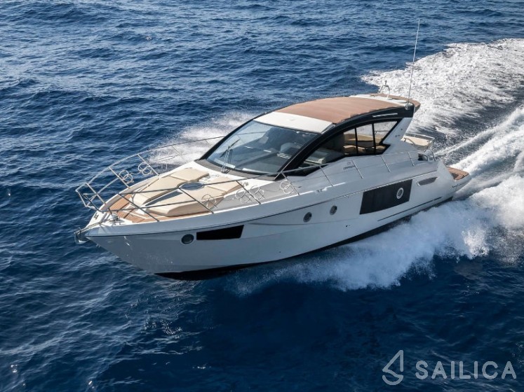 Cranchi M44 HT - Yacht Charter Sailica