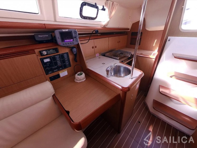 Sun Odyssey 32i - Yacht Charter Sailica