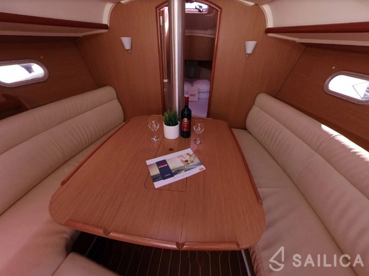 Sun Odyssey 32i - Yacht Charter Sailica