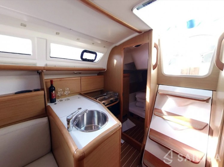 Sun Odyssey 30i - Yacht Charter Sailica