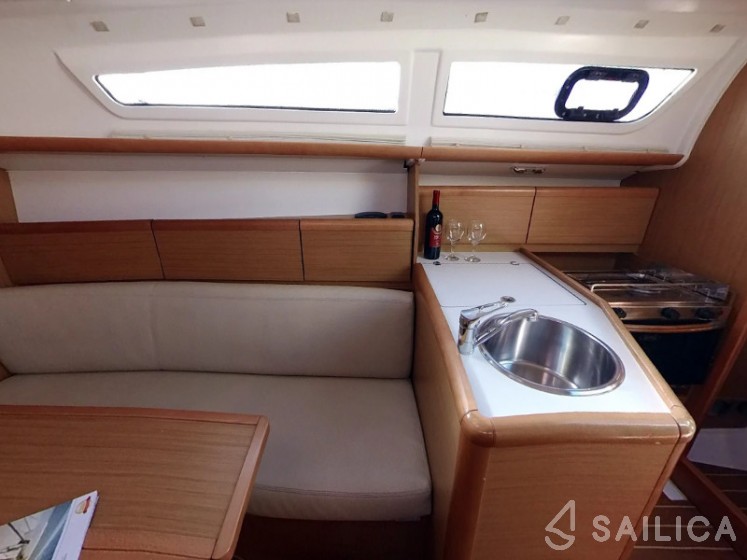 Sun Odyssey 30i - Yacht Charter Sailica