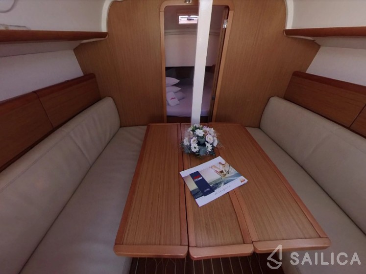 Sun Odyssey 30i - Yacht Charter Sailica