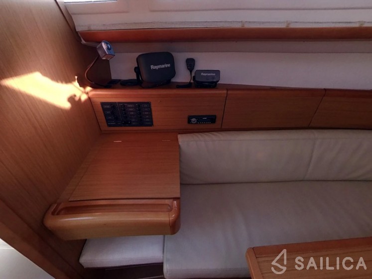 Sun Odyssey 30i - Yacht Charter Sailica