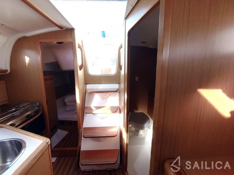 Sun Odyssey 30i - Yacht Charter Sailica