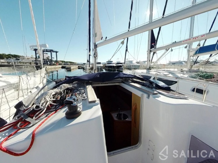 Sun Odyssey 30i - Yacht Charter Sailica