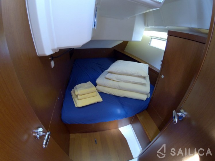 Oceanis 45 - Yacht Charter Sailica