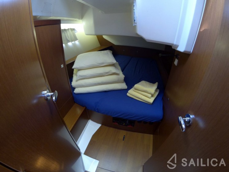 Oceanis 45 - Yacht Charter Sailica