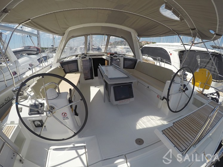 Oceanis 45 - Yacht Charter Sailica