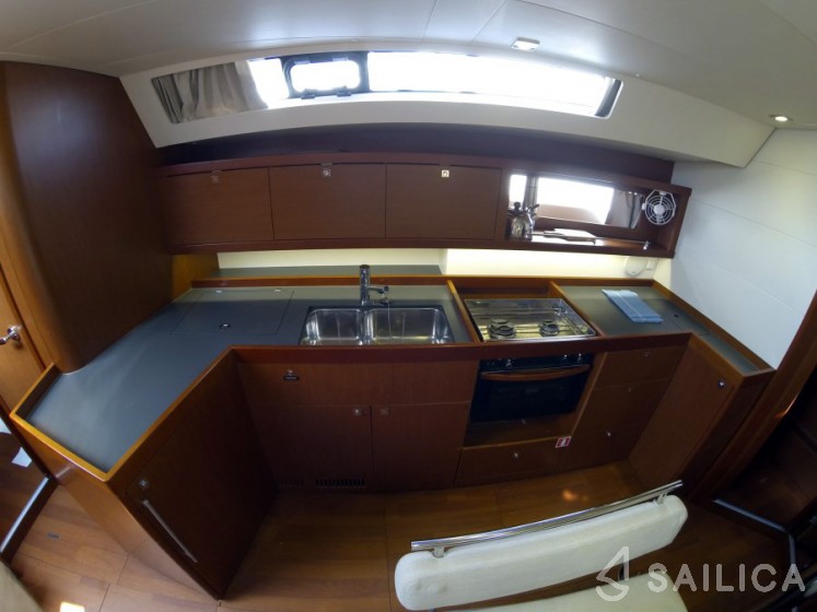 Oceanis 45 - Yacht Charter Sailica