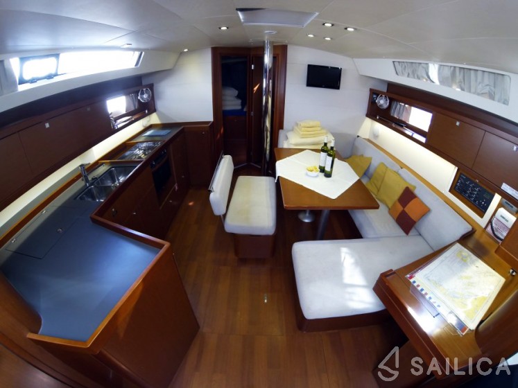 Oceanis 45 - Yacht Charter Sailica