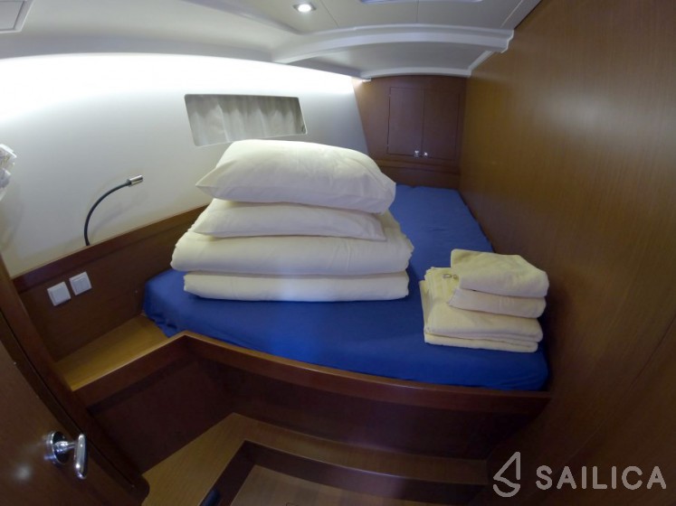 Oceanis 45 - Yacht Charter Sailica
