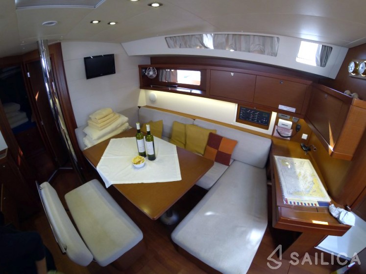 Oceanis 45 - Yacht Charter Sailica