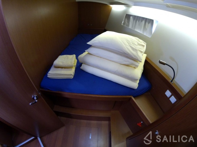 Oceanis 45 - Yacht Charter Sailica
