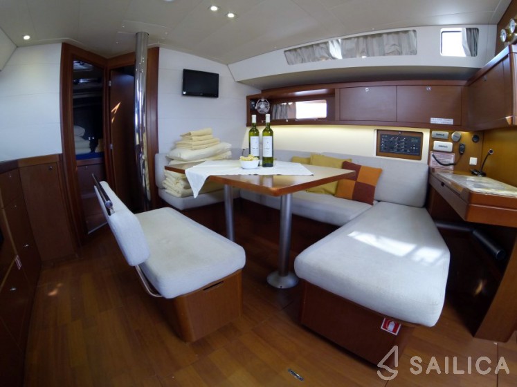 Oceanis 45 - Yacht Charter Sailica