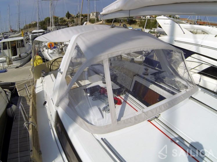 Oceanis 45 - Yacht Charter Sailica