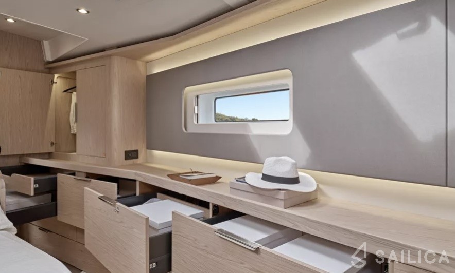 Oceanis 60 - Yacht Charter Sailica