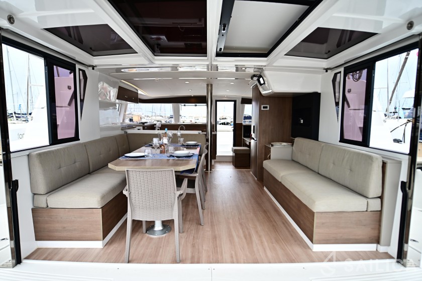 Bali 4.2 - Yacht Charter Sailica