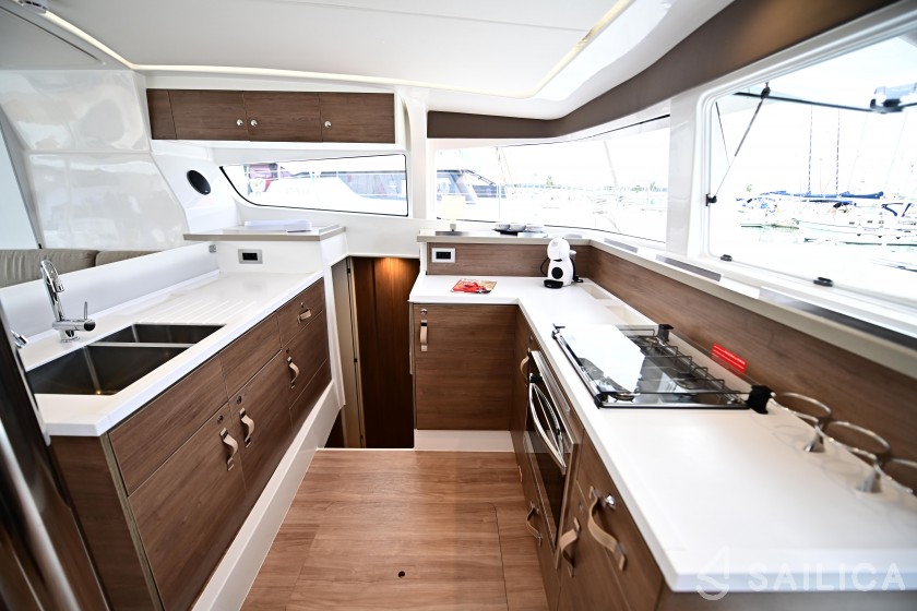 Bali 4.2 - Yacht Charter Sailica