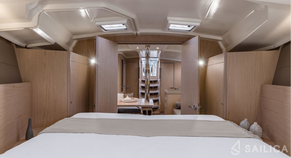 Oceanis 41.1 - Yacht Charter Sailica