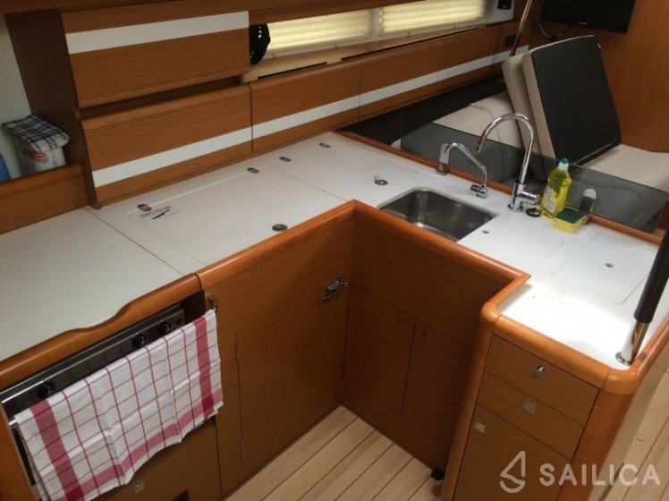 Jeanneau 53 - Yacht Charter Sailica