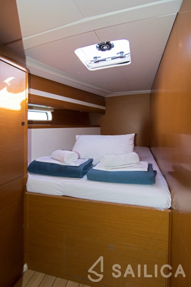 Jeanneau 53 - Yacht Charter Sailica
