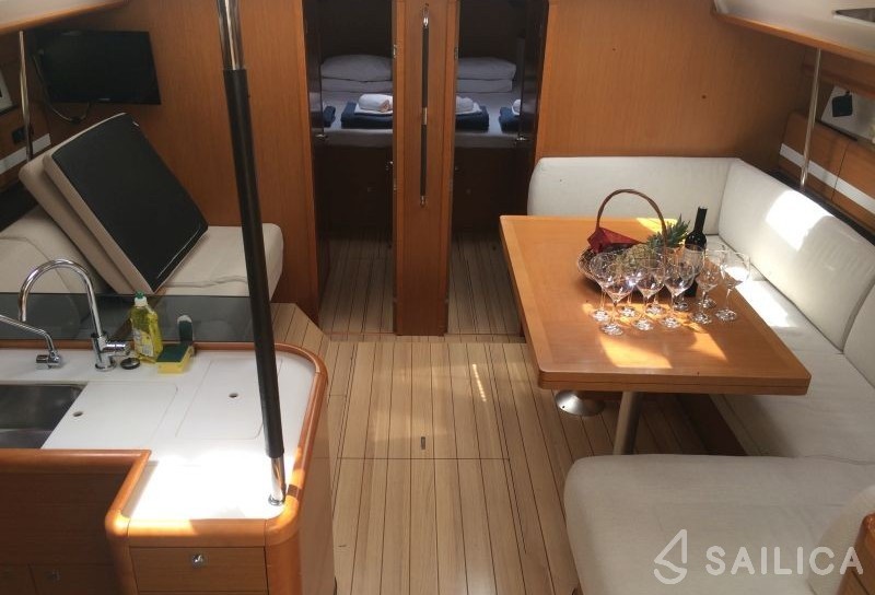 Jeanneau 53 - Yacht Charter Sailica
