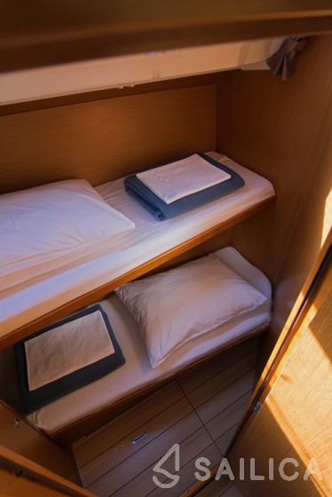 Jeanneau 53 - Yacht Charter Sailica