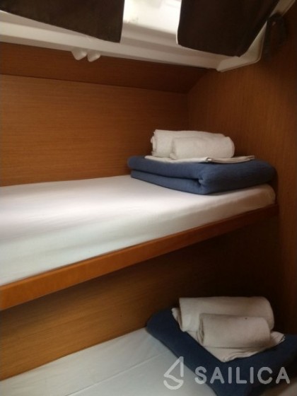 Jeanneau 53 - Yacht Charter Sailica