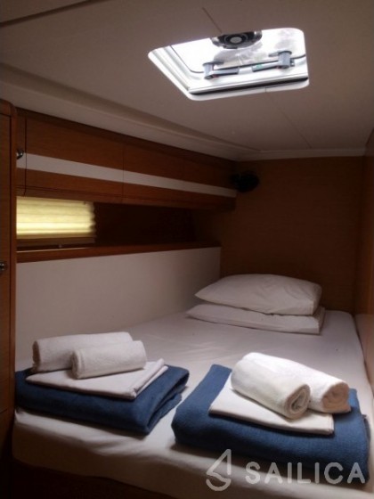 Jeanneau 53 - Yacht Charter Sailica