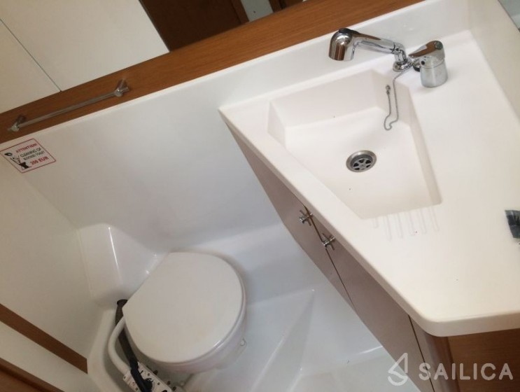 Jeanneau 53 - Yacht Charter Sailica