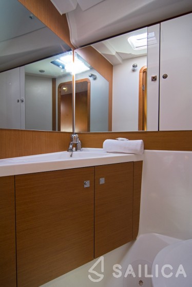 Jeanneau 53 - Yacht Charter Sailica