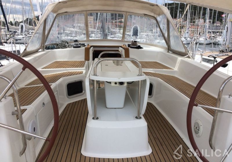 Jeanneau 53 - Yacht Charter Sailica