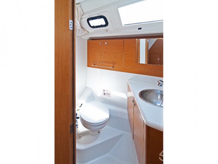 Sun Odyssey 509 - Yacht Charter Sailica