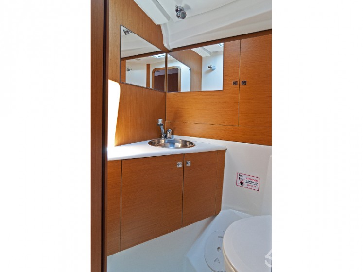 Sun Odyssey 509 - Yacht Charter Sailica