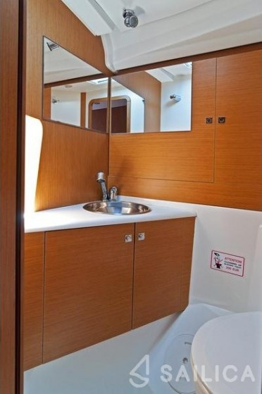 Sun Odyssey 509 - Yacht Charter Sailica