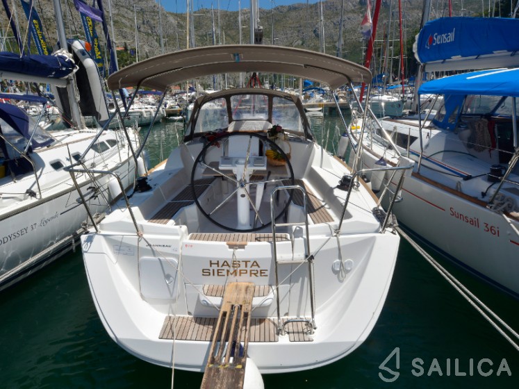 Sun Odyssey 33i - Yacht Charter Sailica