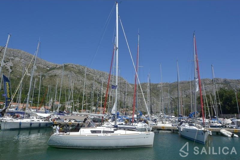 Sun Odyssey 33i - Yacht Charter Sailica