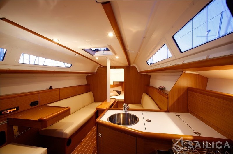 Sun Odyssey 33i - Yacht Charter Sailica
