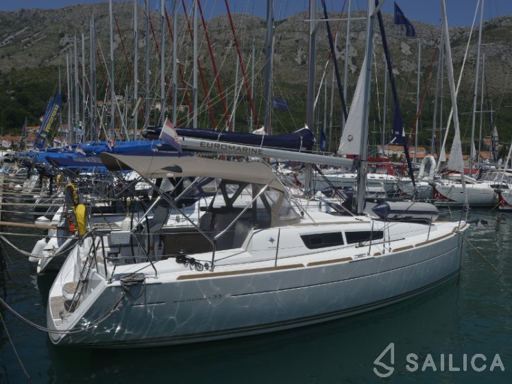 Sun Odyssey 33i - Yacht Charter Sailica