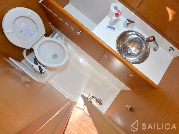 Sun Odyssey 33i - Yacht Charter Sailica
