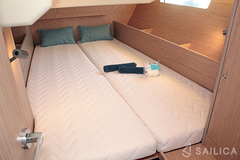 Oceanis 41.1 - Yacht Charter Sailica