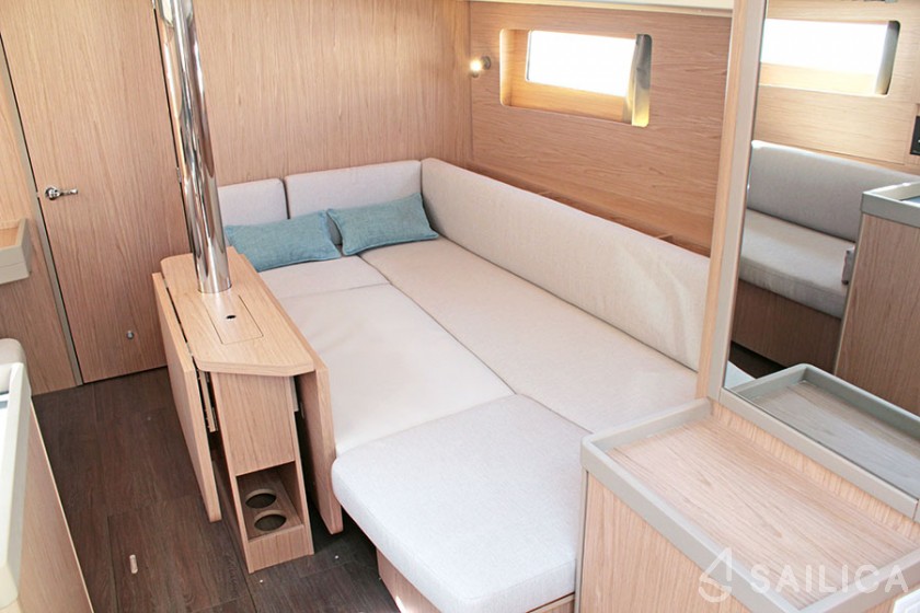 Oceanis 41.1 - Yacht Charter Sailica