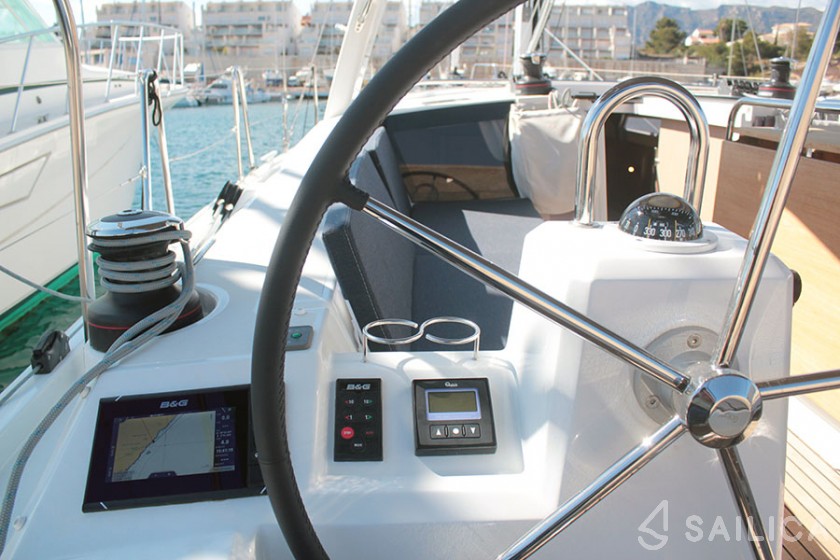 Oceanis 41.1 - Yacht Charter Sailica