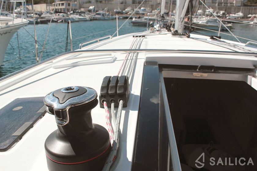 Oceanis 41.1 - Yacht Charter Sailica