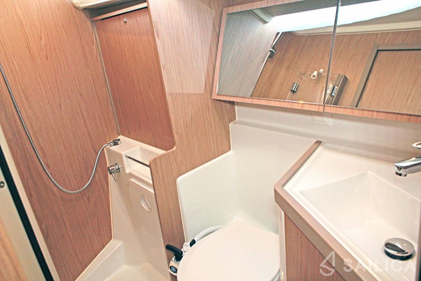 Oceanis 41.1 - Yacht Charter Sailica